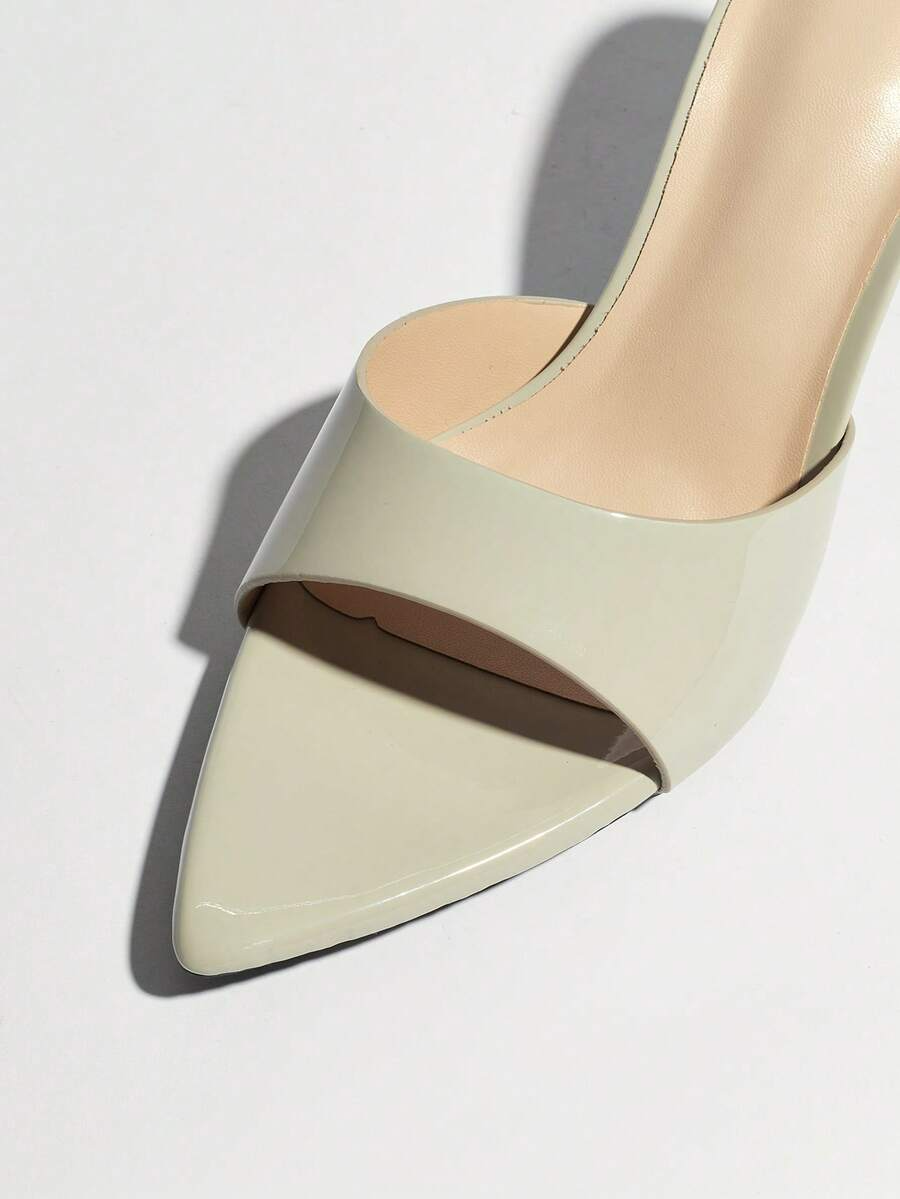Vega - Tacones de Tira Ancha en Charol con Tacón Esculpido