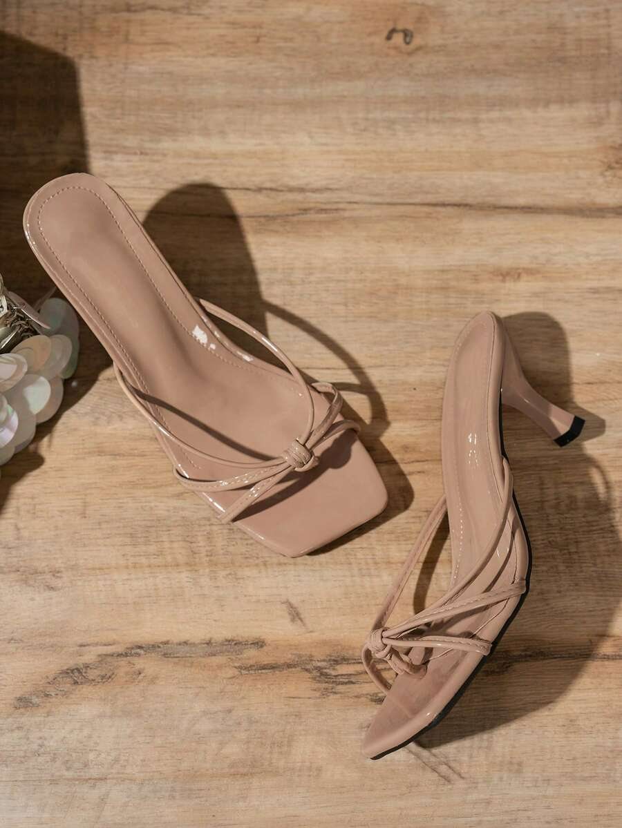 Nora - Tacones Negros de Tiras con Nudo