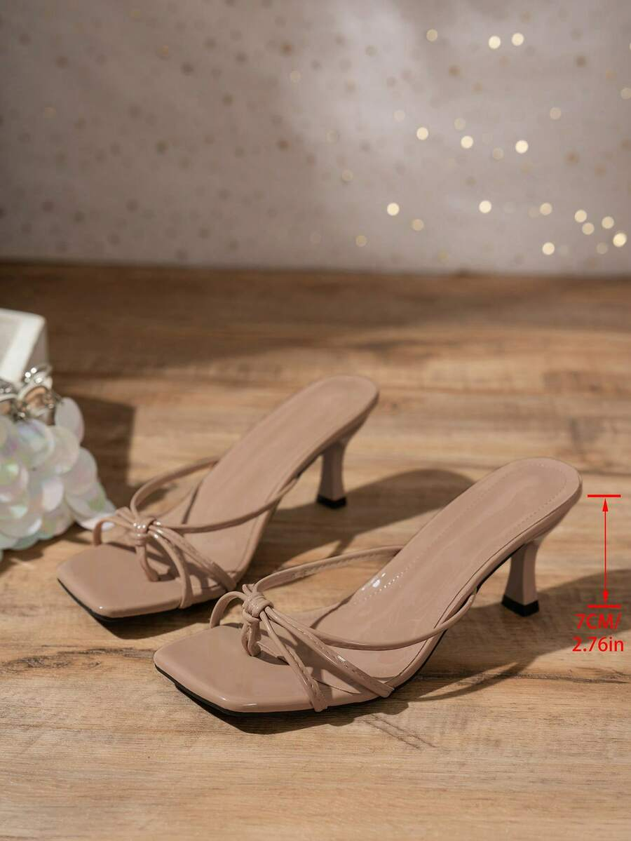 Nora - Tacones Negros de Tiras con Nudo