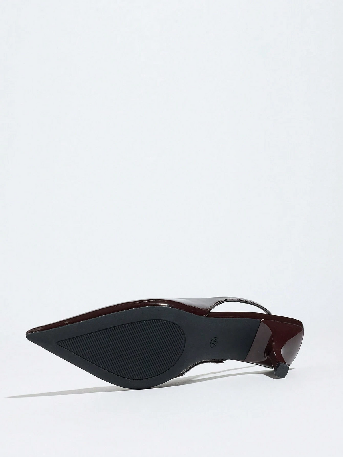 Vega - Slingback de Tacón Kitten con Punta Fina