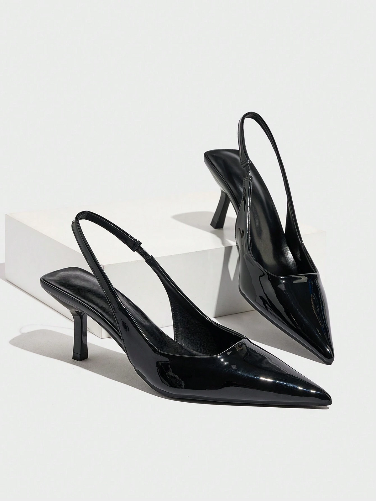Vega - Slingback de Tacón Kitten con Punta Fina