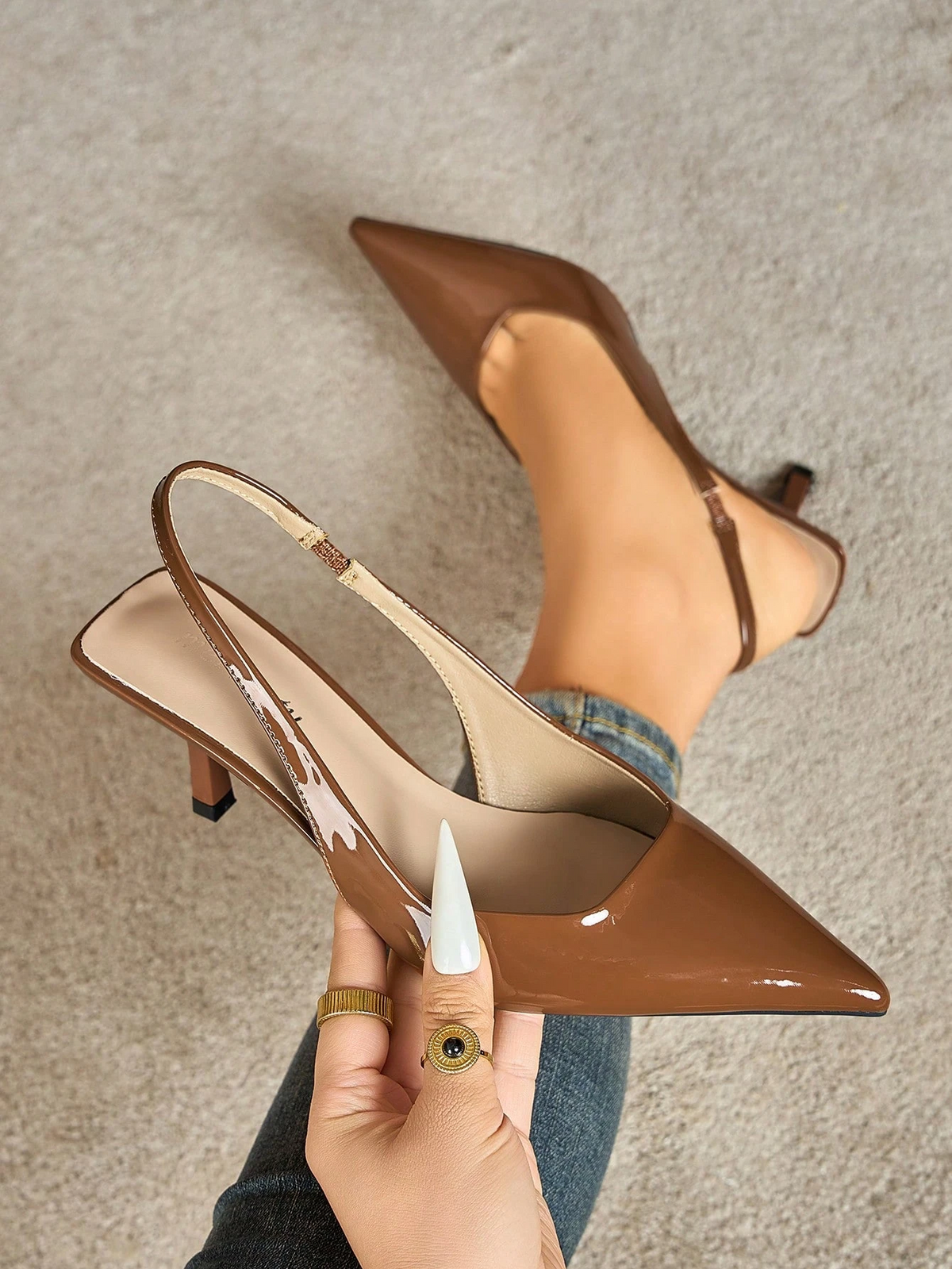 Vega - Slingback de Tacón Kitten con Punta Fina