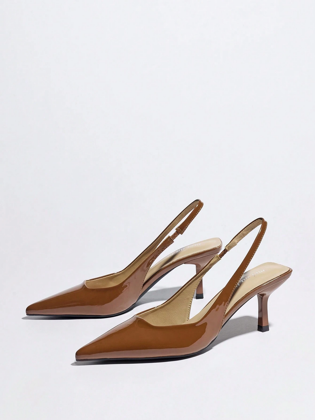 Vega - Slingback de Tacón Kitten con Punta Fina
