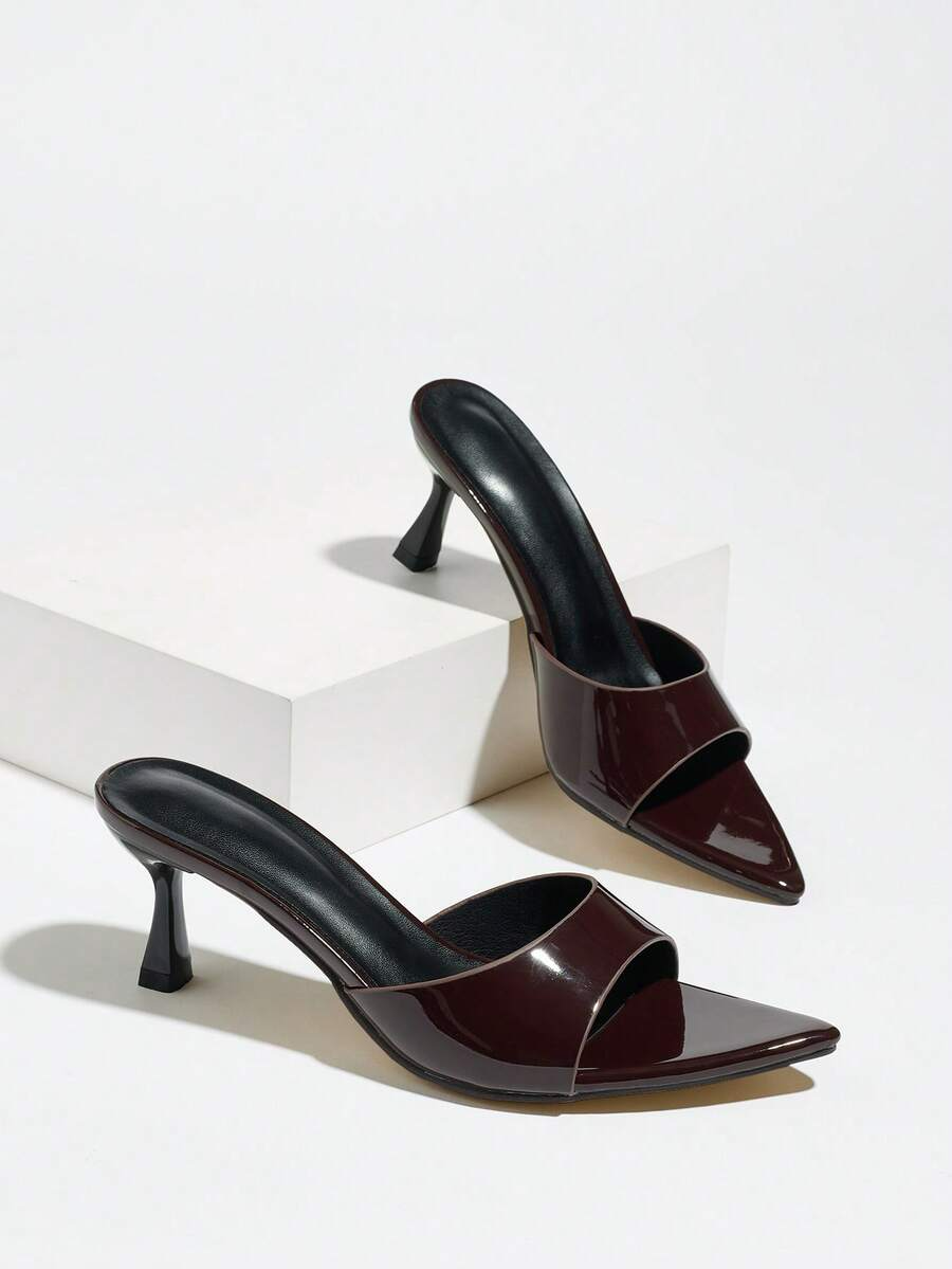 Vega - Tacones de Tira Ancha en Charol con Tacón Esculpido