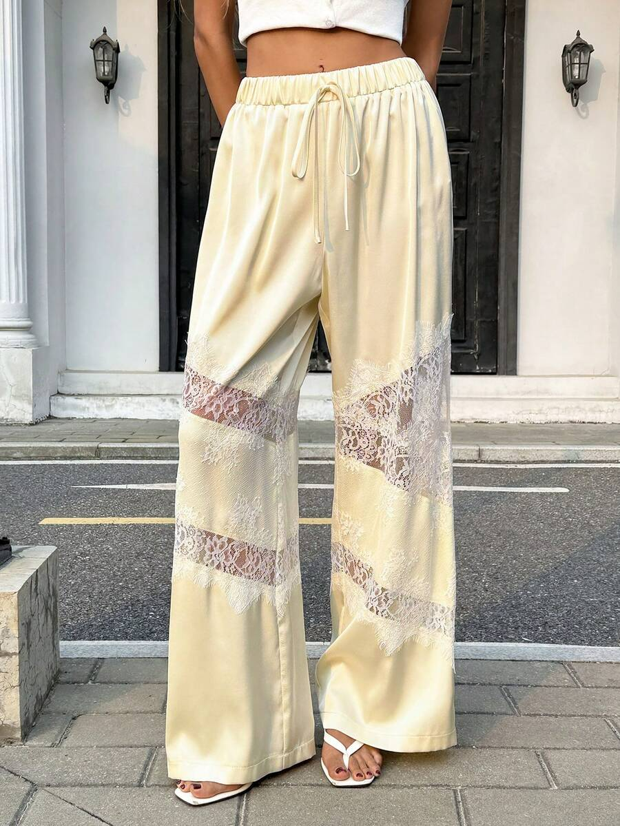 Camila - Pantalón Fluido Satinado con Encaje