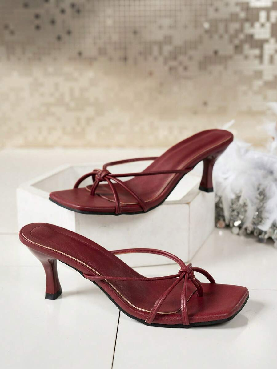 Nora - Tacones Negros de Tiras con Nudo
