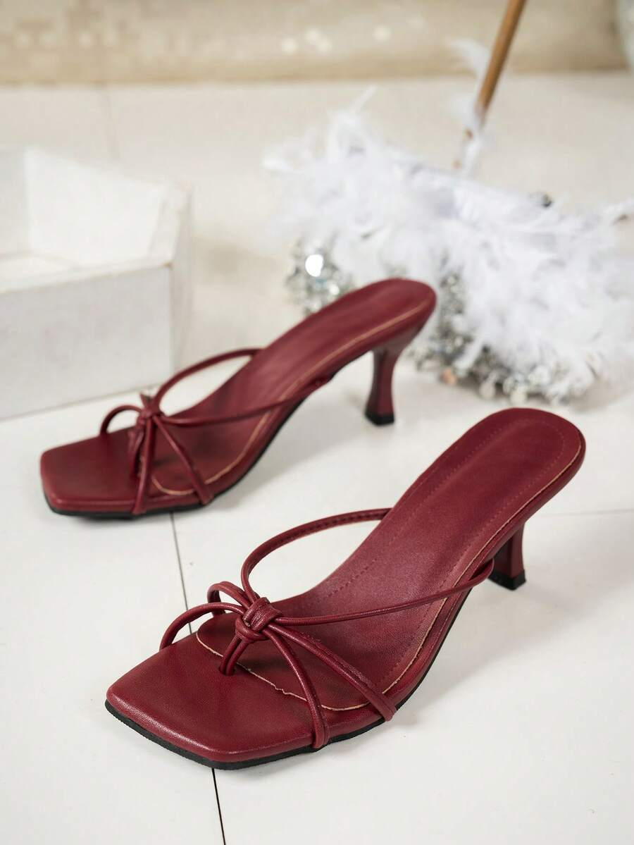 Nora - Tacones Negros de Tiras con Nudo