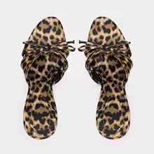 Fiera - Mule de Tacón Fino con Lazada y Estampado Leopardo
