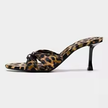 Fiera - Mule de Tacón Fino con Lazada y Estampado Leopardo