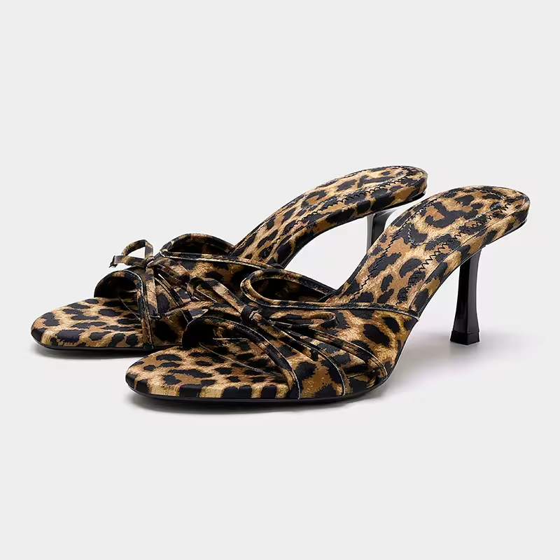 Fiera - Mule de Tacón Fino con Lazada y Estampado Leopardo