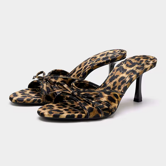 Fiera - Mule de Tacón Fino con Lazada y Estampado Leopardo