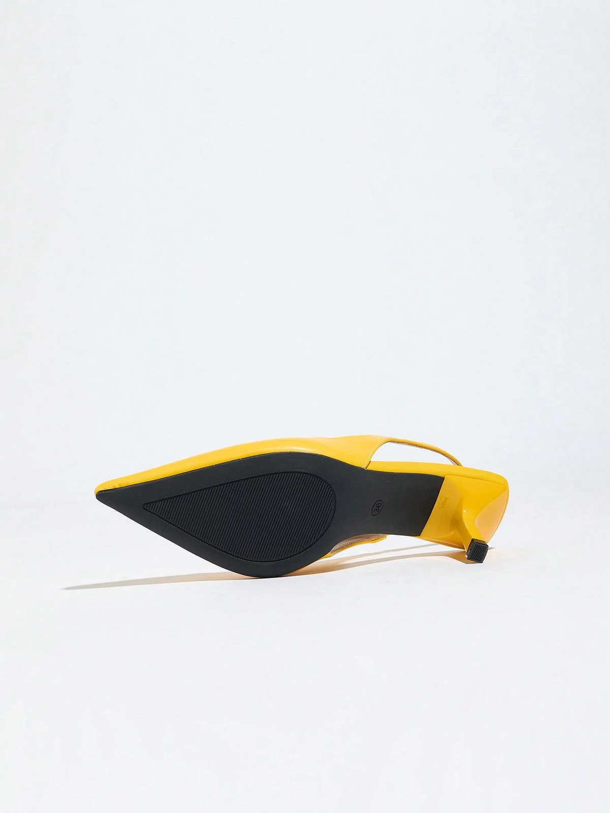 Vega - Slingback de Tacón Kitten con Punta Fina