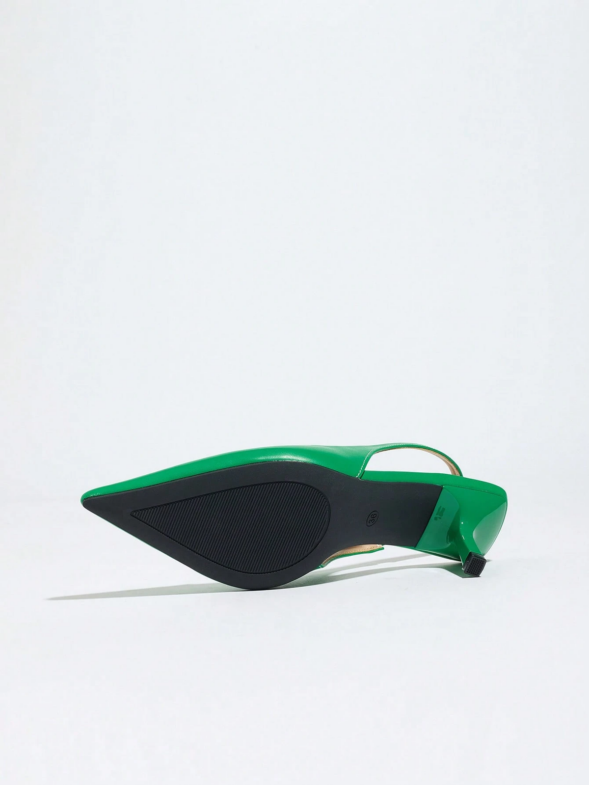 Vega - Slingback de Tacón Kitten con Punta Fina