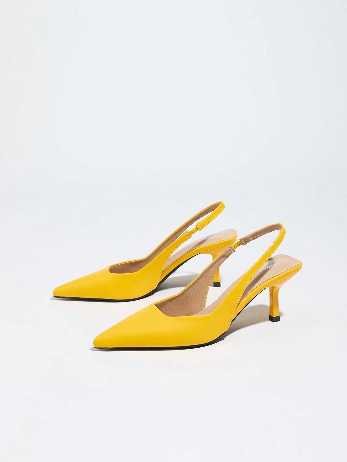 Vega - Slingback de Tacón Kitten con Punta Fina