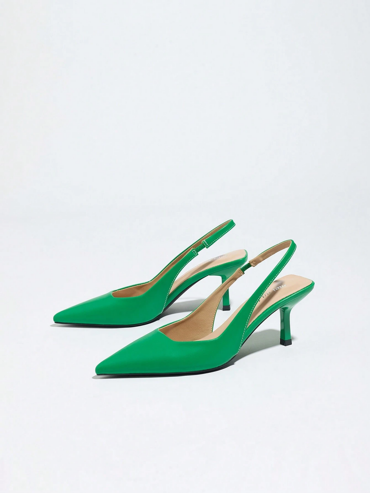 Vega - Slingback de Tacón Kitten con Punta Fina
