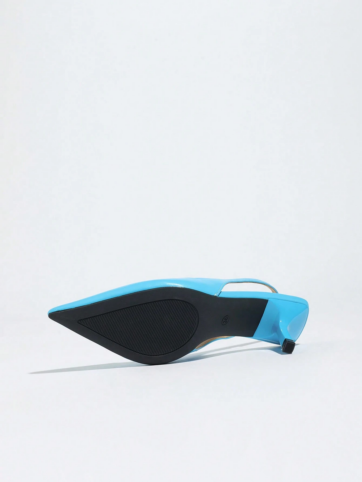Vega - Slingback de Tacón Kitten con Punta Fina