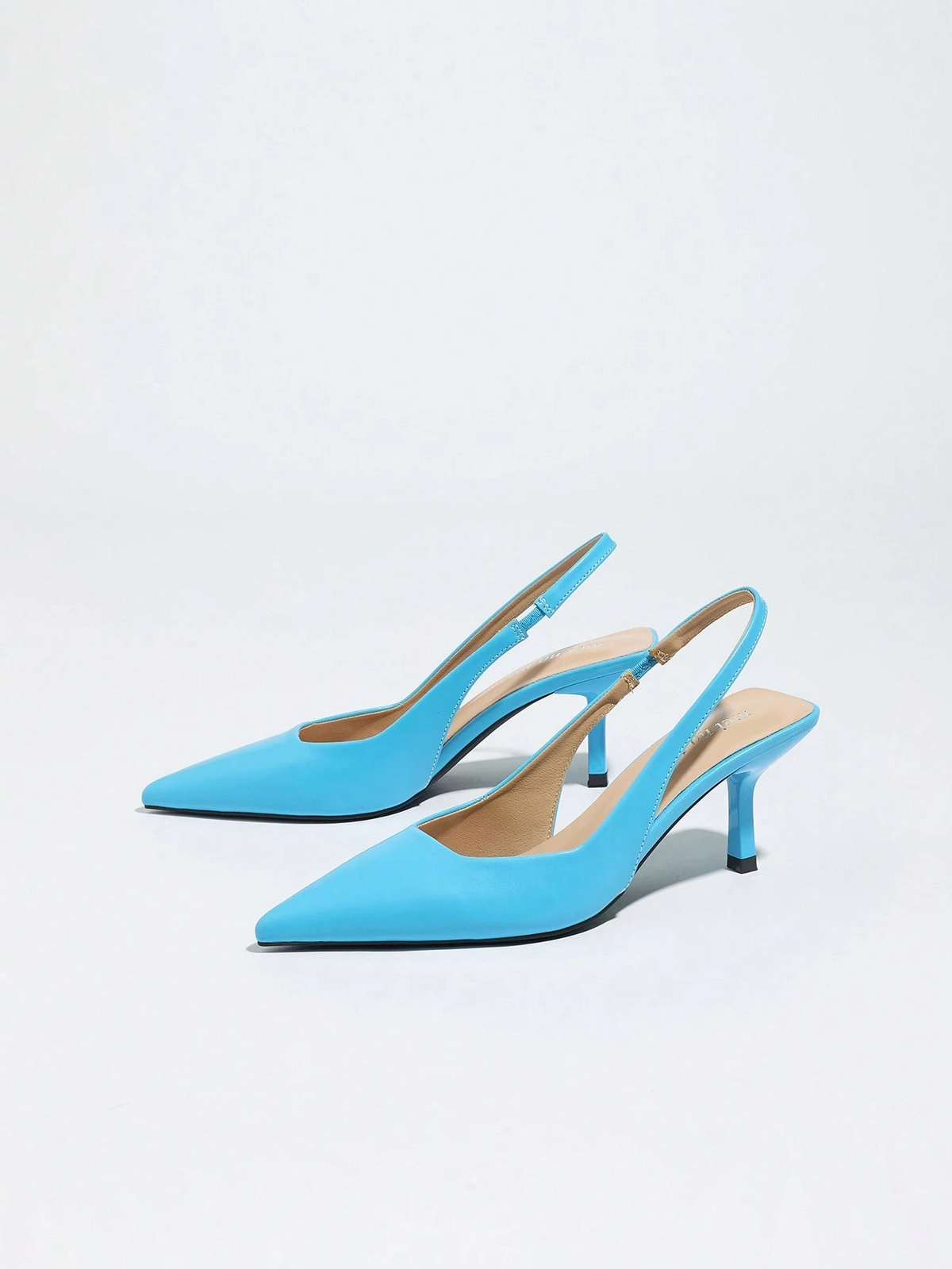 Vega - Slingback de Tacón Kitten con Punta Fina