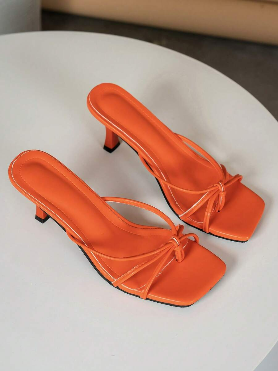 Nora - Tacones Negros de Tiras con Nudo