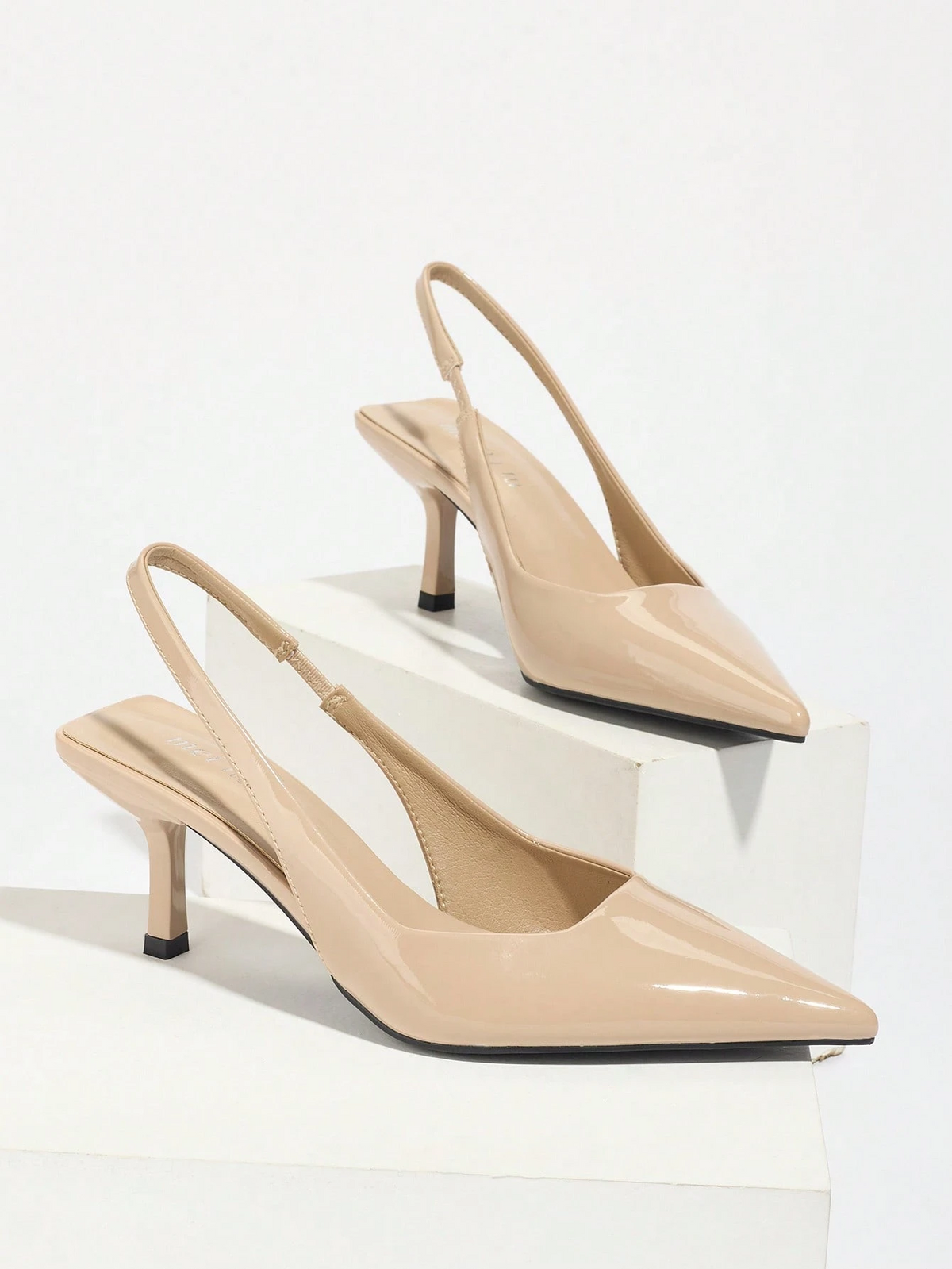 Vega - Slingback de Tacón Kitten con Punta Fina