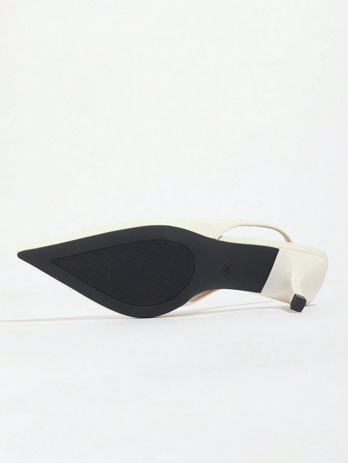 Vega - Slingback de Tacón Kitten con Punta Fina
