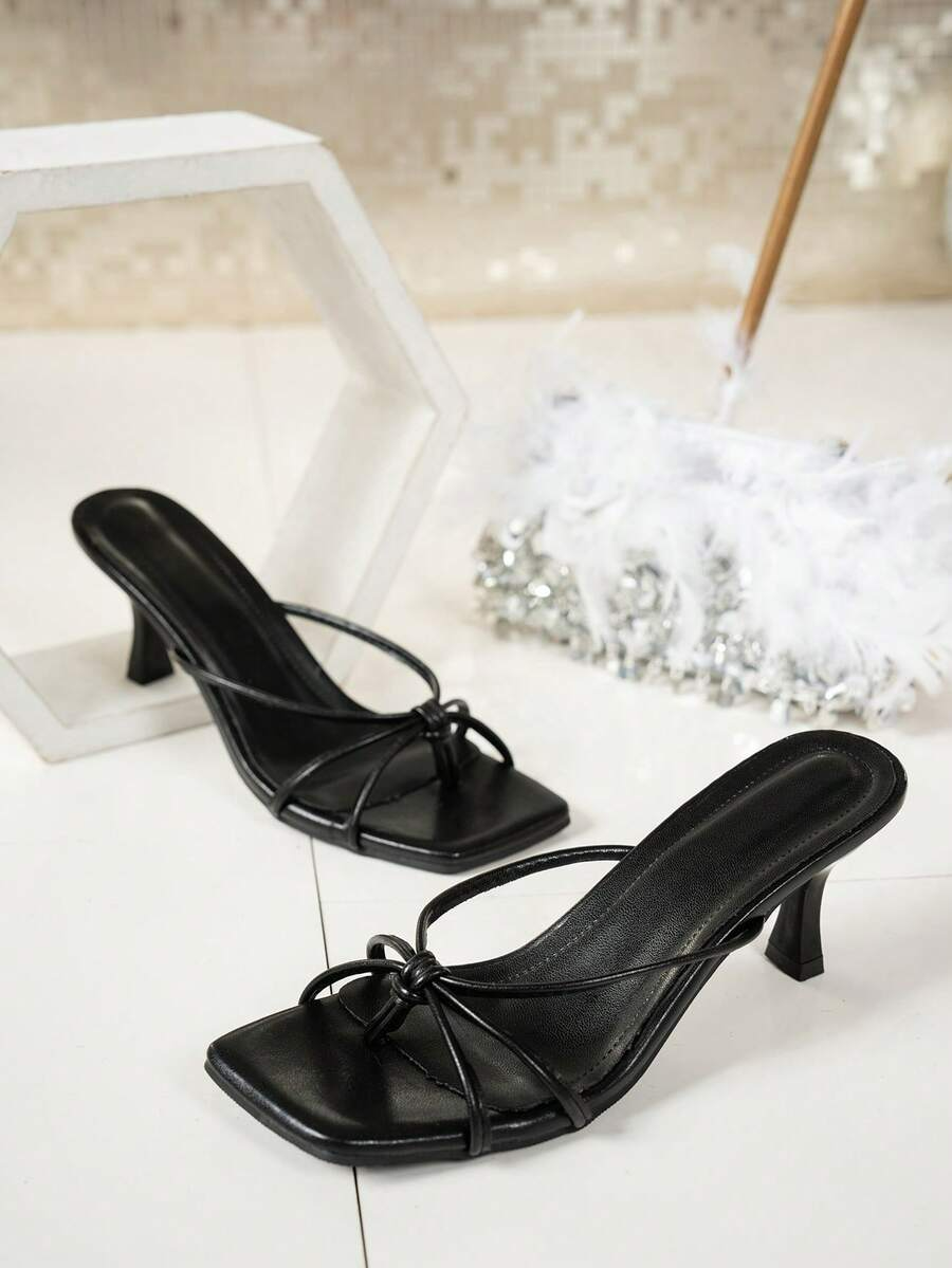 Nora - Tacones Negros de Tiras con Nudo