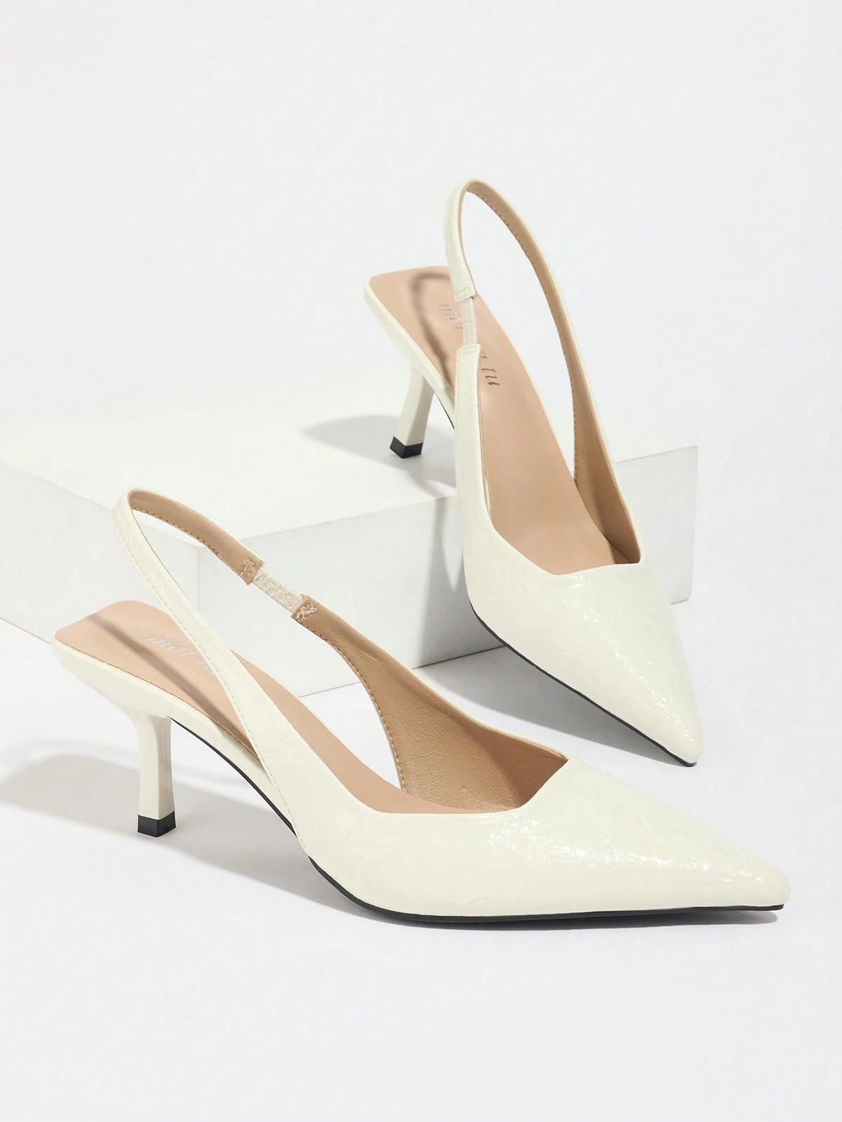Vega - Slingback de Tacón Kitten con Punta Fina