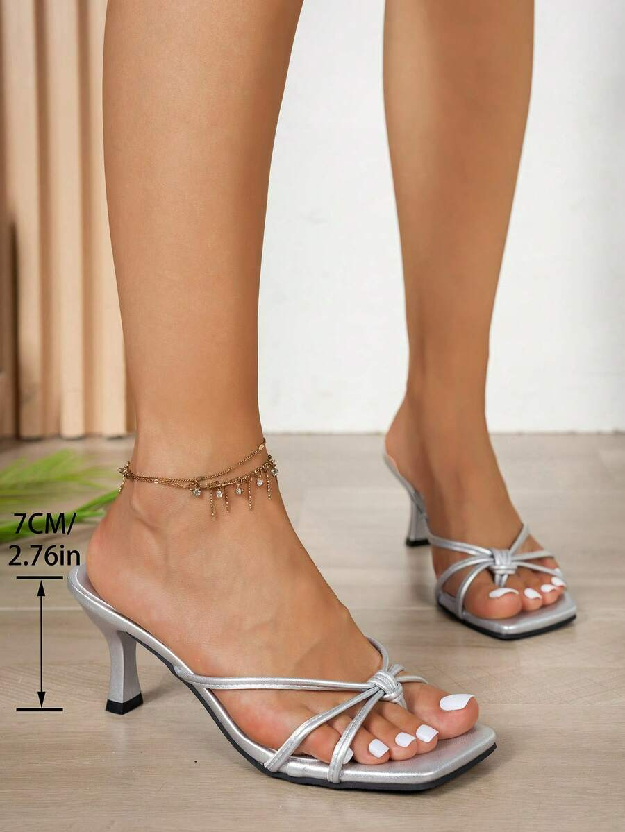 Nora - Tacones Negros de Tiras con Nudo