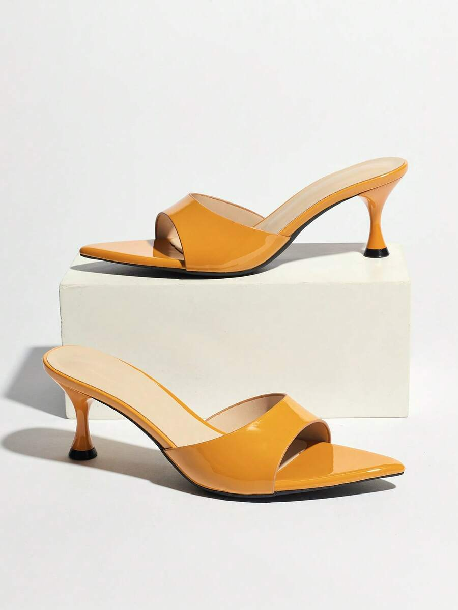 Vega - Tacones de Tira Ancha en Charol con Tacón Esculpido