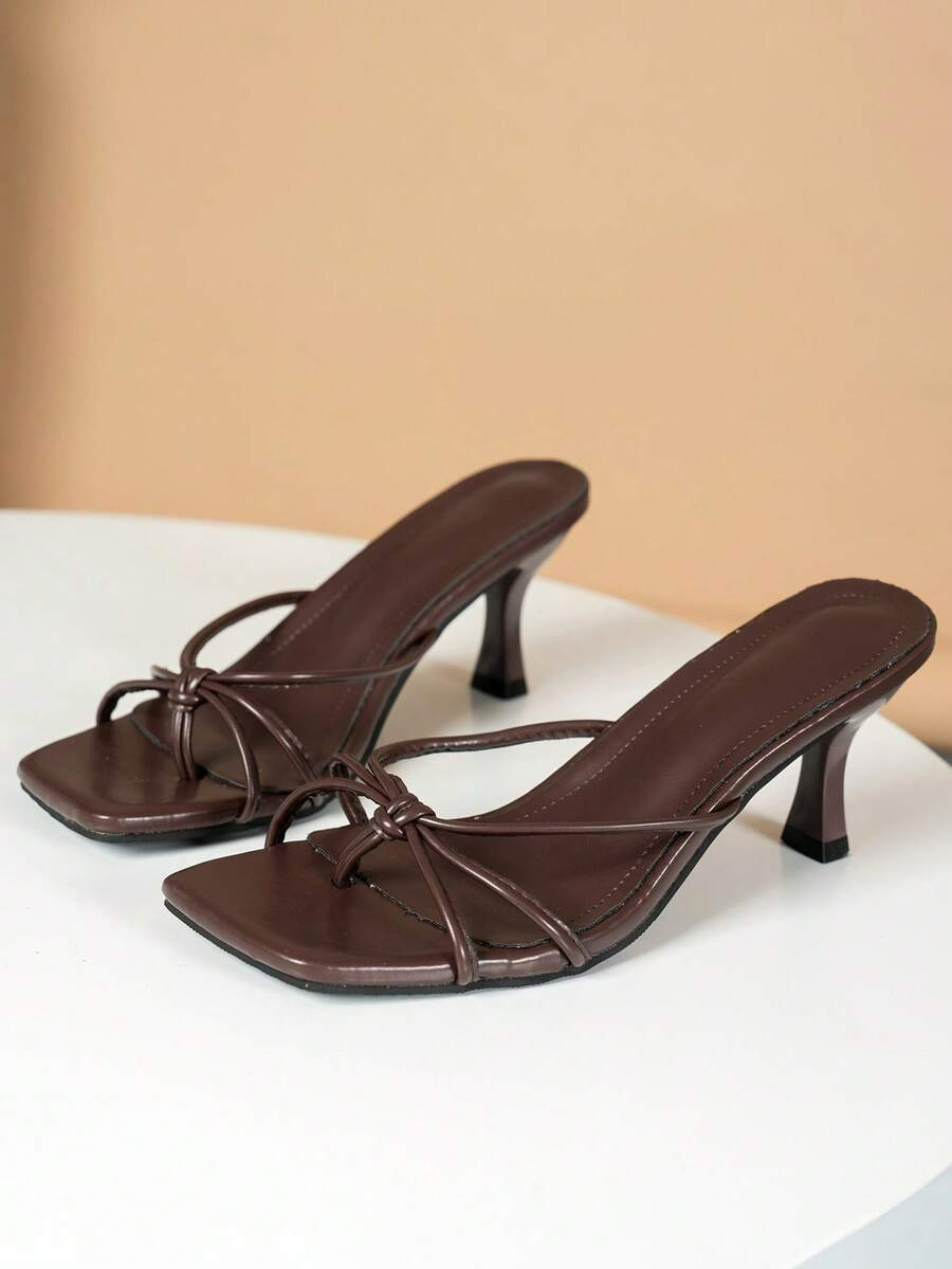 Nora - Tacones Negros de Tiras con Nudo