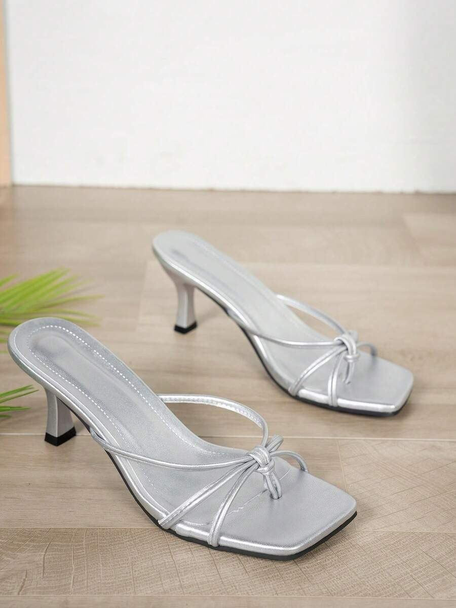 Nora - Tacones Negros de Tiras con Nudo
