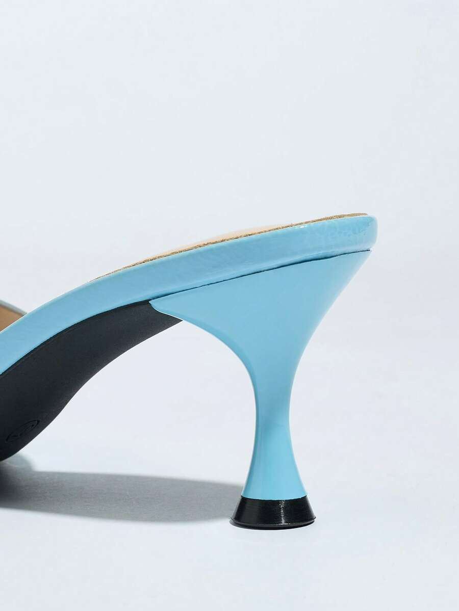 Vega - Tacones de Tira Ancha en Charol con Tacón Esculpido