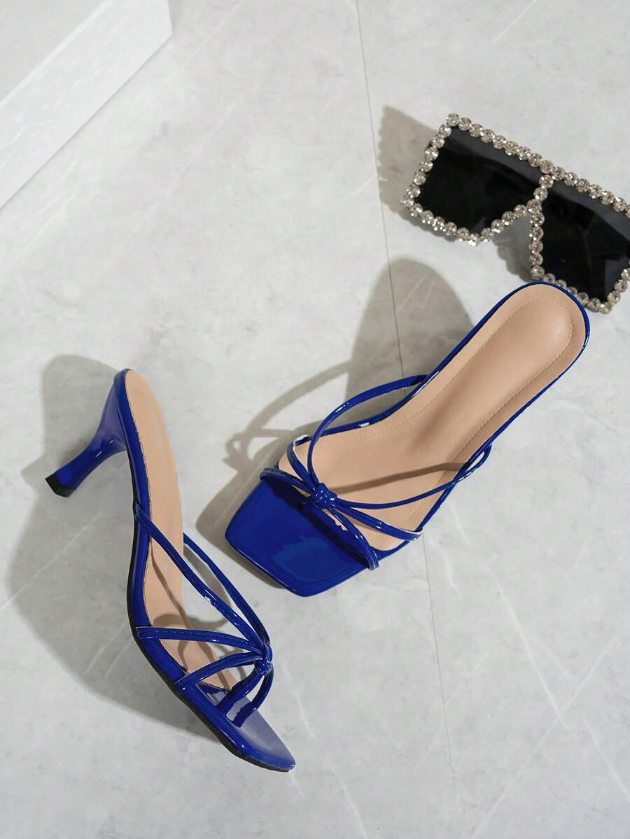 Nora - Tacones Negros de Tiras con Nudo