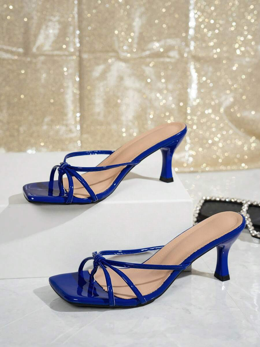 Nora - Tacones Negros de Tiras con Nudo